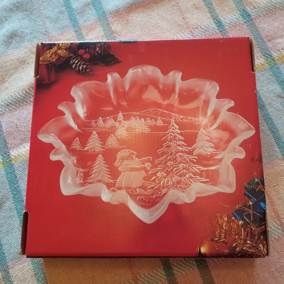 Mikasa Other - NWOT Mikasa Christmas story bon bon plate